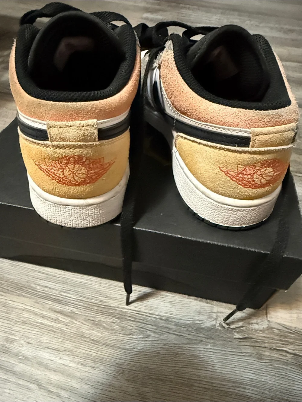 Air Jordan 1 Low (GS) SE Flight Club